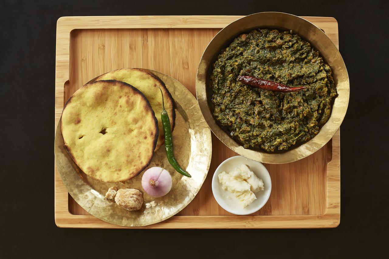 Отель Taj Swarna, Амритсар Экстерьер фото A traditional meal of Makha
