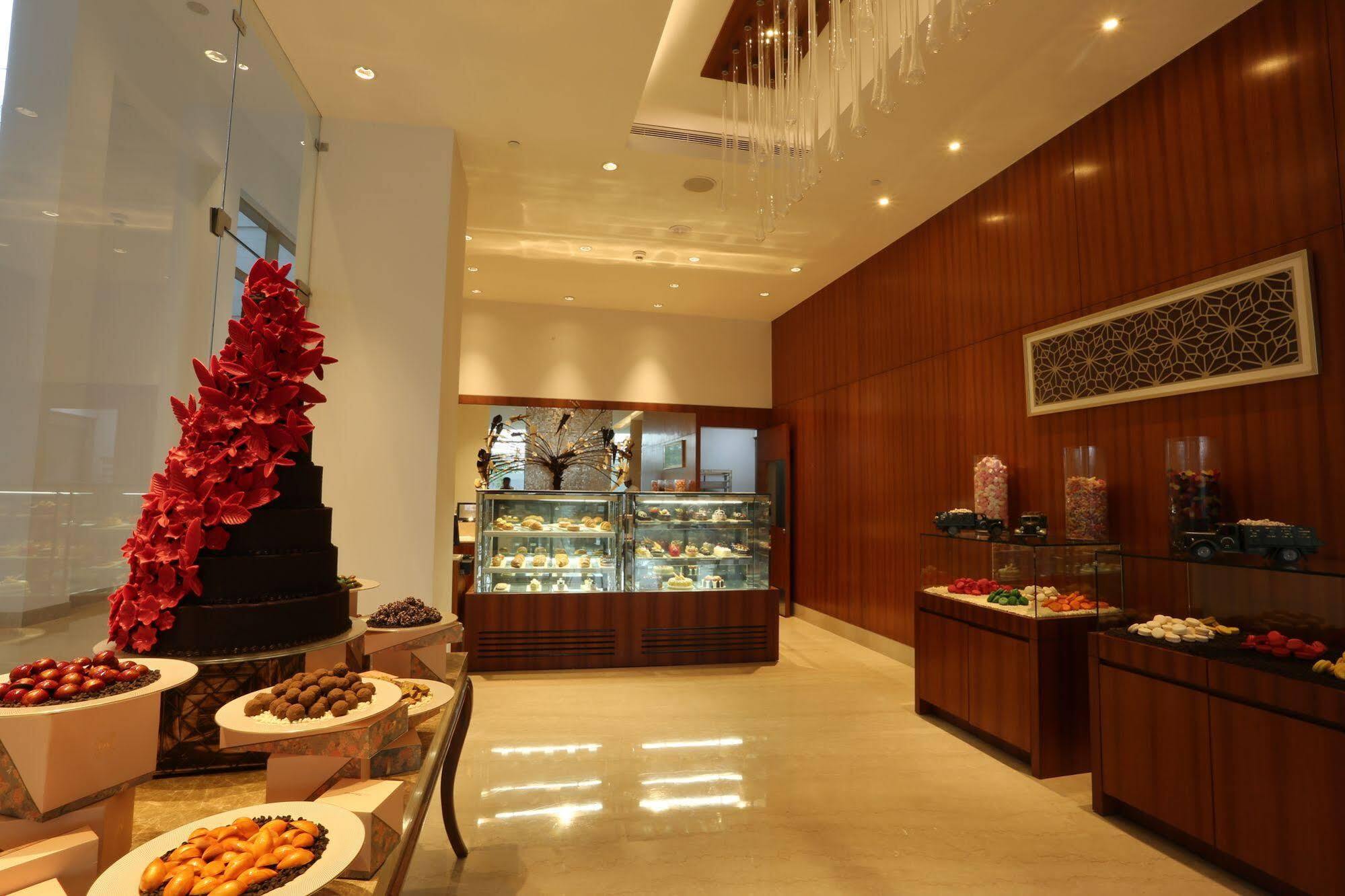 Отель Taj Swarna, Амритсар Экстерьер фото The Pastry Shop